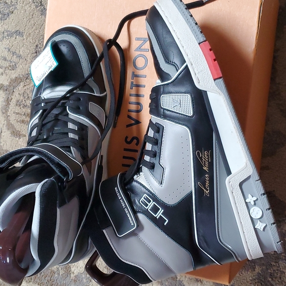 Louis Vuitton - Picture 8 of 10